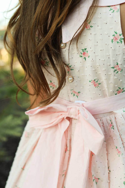 Chère Rosalie – Robe brodée main en coton d’inspiration vintage pour fille | Col Claudine style héritage Prête à expédier