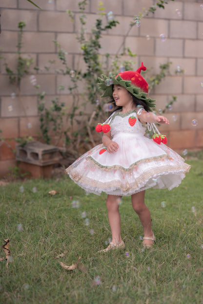 Robe Lumière Fraise – Robe de Fille de Boutique d'Inspiration Vintage | Style Héritage en Mousseline Volantée Imprimé Fraise