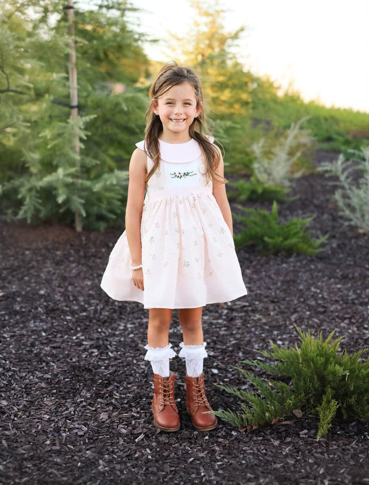 Chère Rosalie – Robe brodée main en coton d’inspiration vintage pour fille | Col Claudine style héritage Prête à expédier
