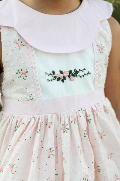 Chère Rosalie – Robe brodée main en coton d’inspiration vintage pour fille | Col Claudine style héritage Prête à expédier