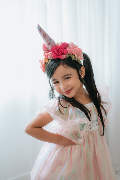Ensemble de jeu Magie de la Licorne – Ensemble pour filles de boutique d'inspiration vintage brodé | Luxe en tissu irisé pour occasion spéciale
