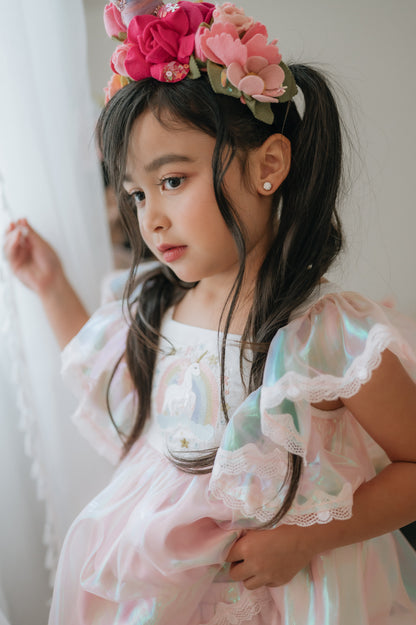 Ensemble de jeu Magie de la Licorne – Ensemble pour filles de boutique d'inspiration vintage brodé | Luxe en tissu irisé pour occasion spéciale