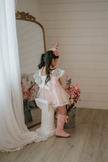 Ensemble de jeu Magie de la Licorne – Ensemble pour filles de boutique d'inspiration vintage brodé | Luxe en tissu irisé pour occasion spéciale