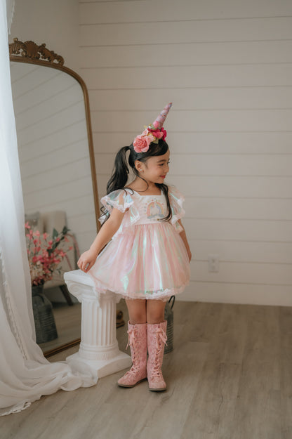 Ensemble de jeu Magie de la Licorne – Ensemble pour filles de boutique d'inspiration vintage brodé | Luxe en tissu irisé pour occasion spéciale