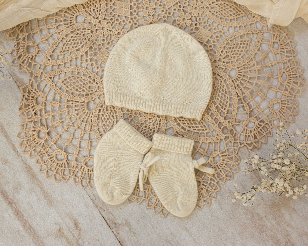Cashmere Baby Gift Set — Blanket, Pointelle Beanie & Cashmere Socks (3-piece)