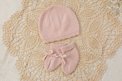 Cashmere Baby Gift Set — Blanket, Pointelle Beanie & Cashmere Socks (3-piece)