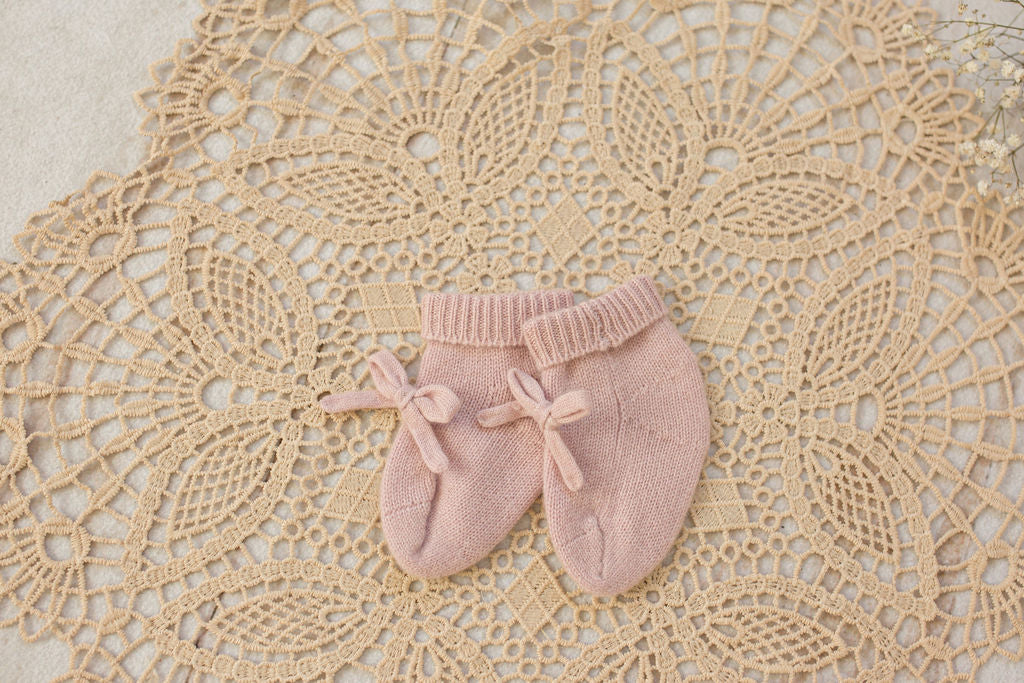 Cashmere Baby Gift Set — Blanket, Pointelle Beanie & Cashmere Socks (3-piece)