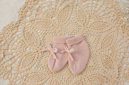 Cashmere Baby Gift Set — Blanket, Pointelle Beanie & Cashmere Socks (3-piece)