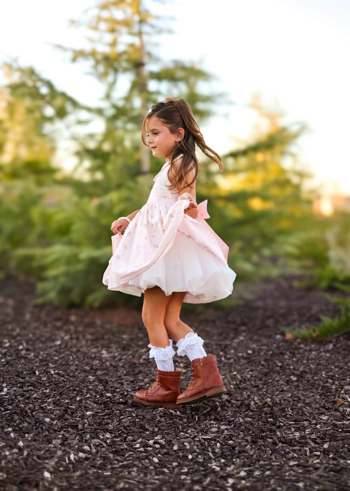Chère Rosalie – Robe brodée main en coton d’inspiration vintage pour fille | Col Claudine style héritage Prête à expédier