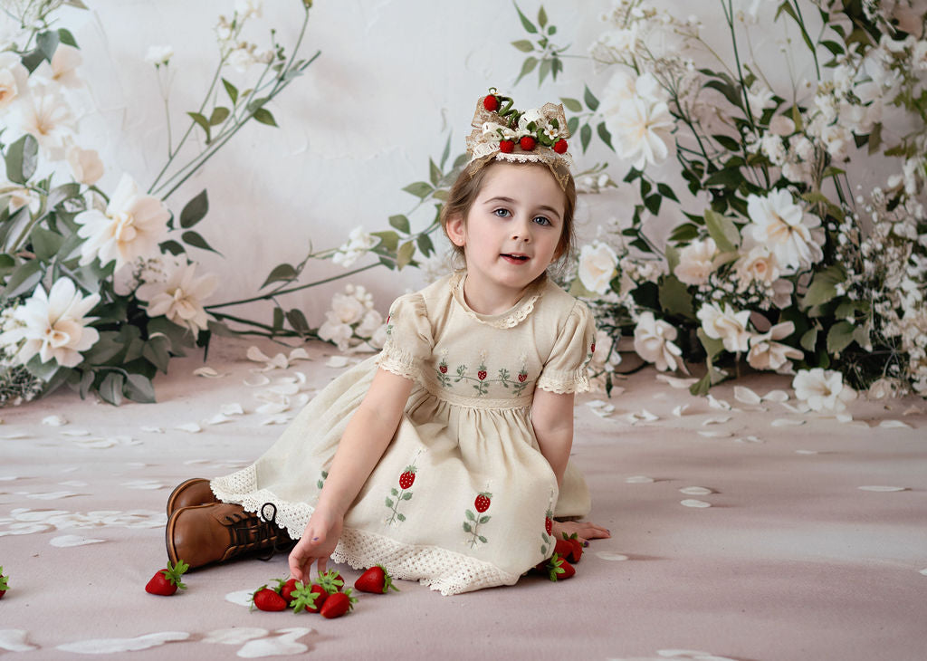 Robe brodée de luxe « Souvenir Fraise » pour filles | Robe d'été pour anniversaire et occasions spéciales