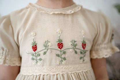 Robe brodée de luxe « Souvenir Fraise » pour filles | Robe d'été pour anniversaire et occasions spéciales