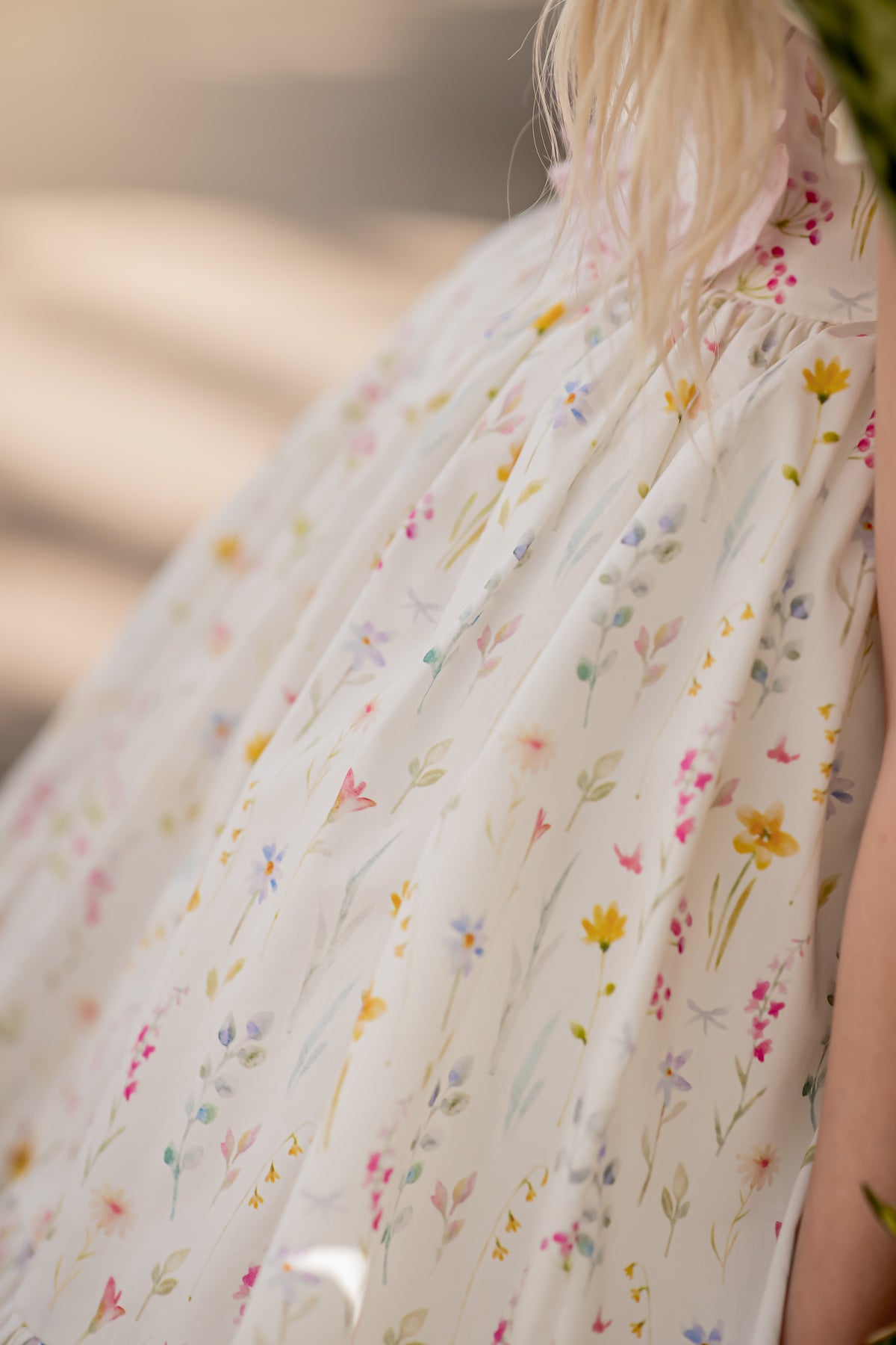 Robe Knoxlee-Adelynn – Robe brodée main en coton d'inspiration vintage pour petites filles | Col Peter Pan Style héritage en dentelle