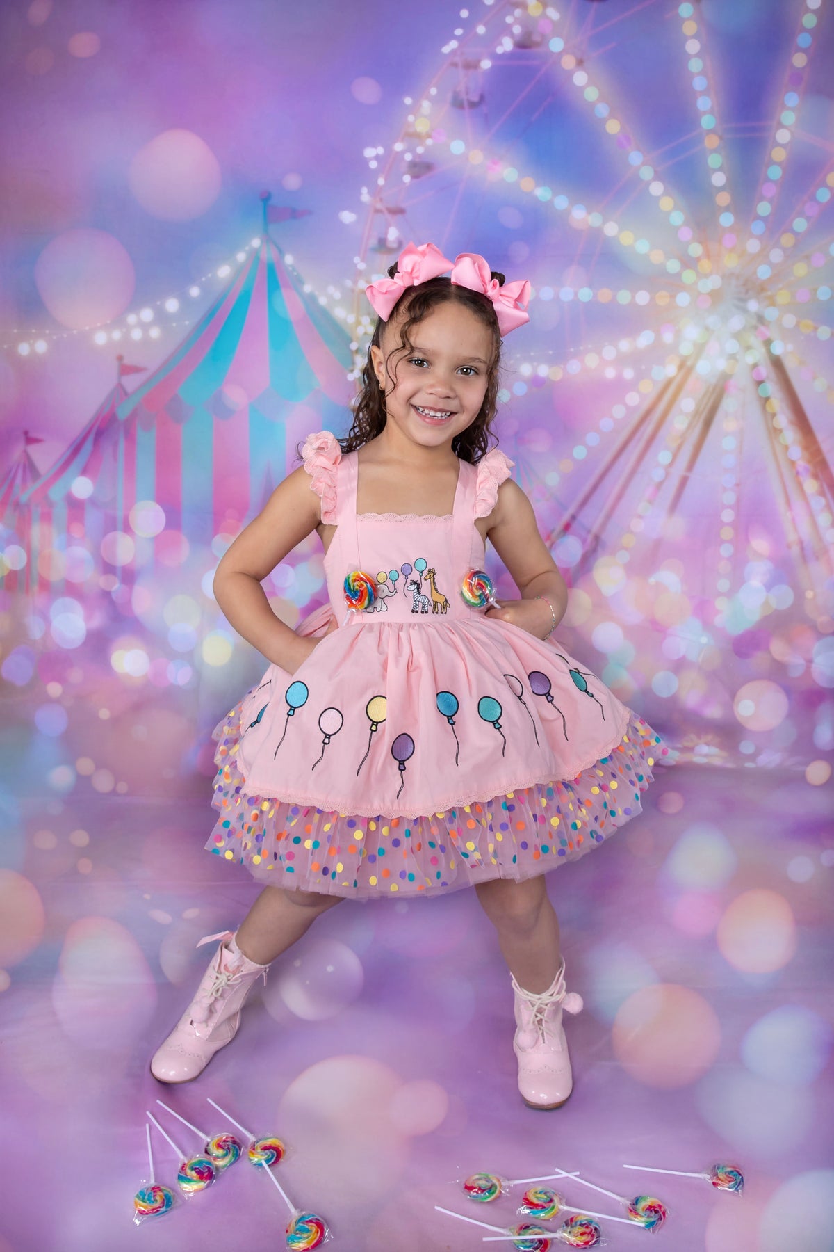 Robe Parade en Rose – Robe Boutique Fille Coton Brodé à la Main d'inspiration Vintage | Style Héritage Dentelle Tulle Volants