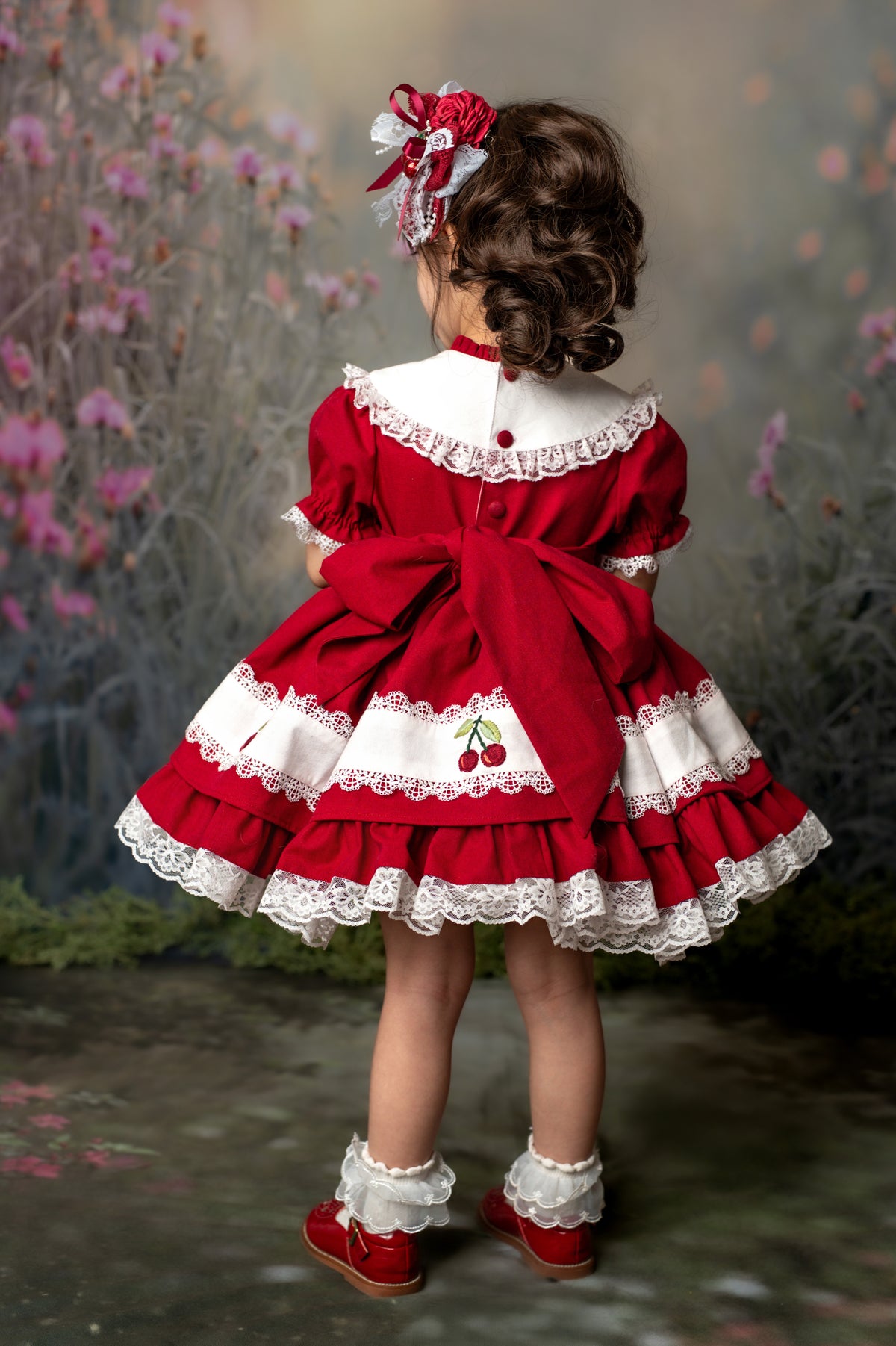 Douce Fleur de Cerisier – Robe de Fille en Coton Brodé Main d'Inspiration Vintage | Jupon en Dentelle à Volants Style Héritage